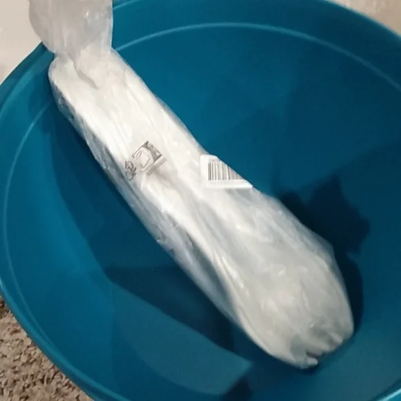 Tupperware Aqua Container - Picture 4 of 15